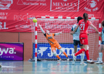 Navalcarnero reina la final: un penalti al palo frustra la remontada del STV Roldán