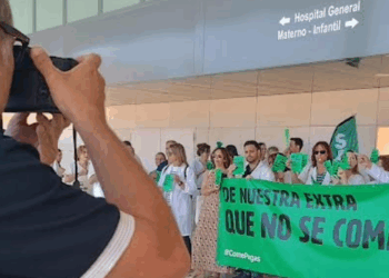 Enfermeras y fisioterapeutas, en ‘pie de guerra’: «De nuestra extra, que no se coman ni un euro”
