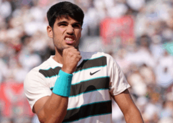 Alcaraz sobrevive al asedio de Munar y avanza a cuartos en Queen’s