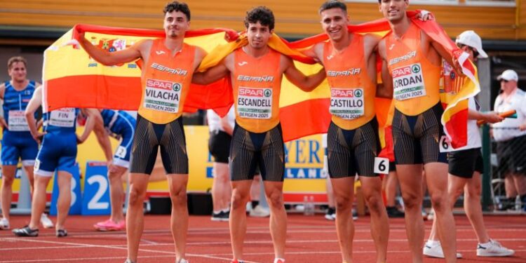 Manuel Vilacha lanza al relevo español hacia el bronce europeo con récord nacional incluido