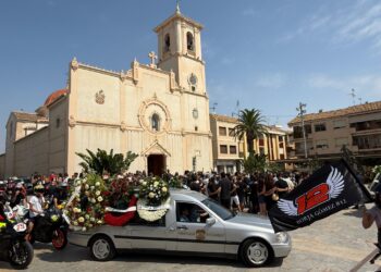 El rugido de decenas de motos despide a Borja Gómez en San Javier