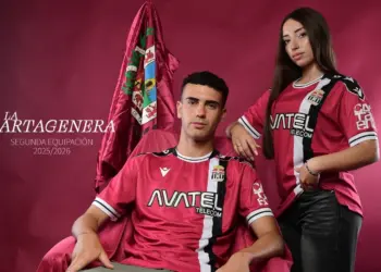 El FC Cartagena se viste de historia: nueva segunda equipación carmesí para la temporada 25/26