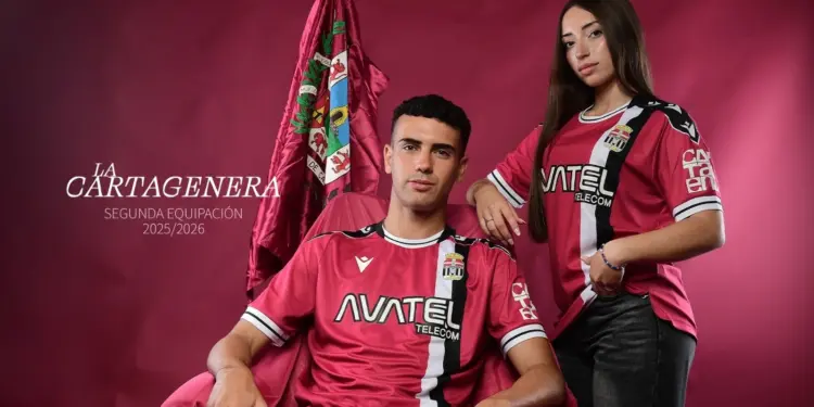 El FC Cartagena se viste de historia: nueva segunda equipación carmesí para la temporada 25/26