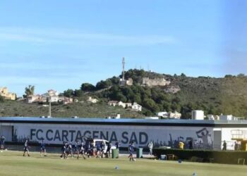 El FC Cartagena de Javi Rey inicia la era 25/26 en la Ciudad Deportiva José María Ferrer