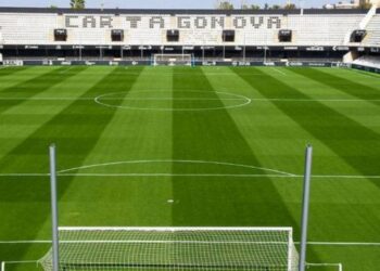 La venta del Cartagena desata recelos: la afición exige respuestas y MC acusa al Ayuntamiento