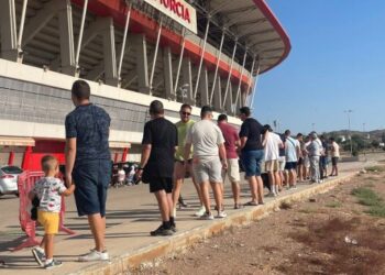 El Real Murcia desata la locura entre sus aficionados: más de 13.000 abonados