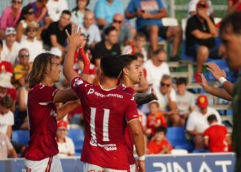 El Real Murcia afina en su última prueba ante el Imperial (2-1)