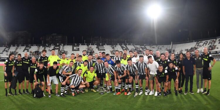 La Carabela de Plata pone la guinda a la pretemporada del FC Cartagena