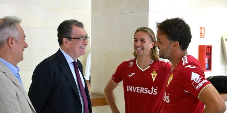 El Ayuntamiento de Murcia y el Real Murcia renuevan su unión con un nuevo acuerdo de patrocinio