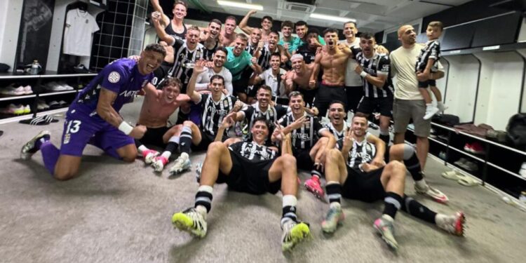 El Cartagena vence al Hércules (2-1) más de dos décadas después