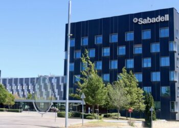 El Consejo de Banco Sabadell recomienda a sus accionistas rechazar la OPA de BBVA