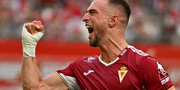 Victoria por la mínima del Real Murcia en el Enrique Roca