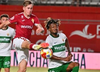 Golpe de autoridad del Murcia ante un Elche recién ascendido