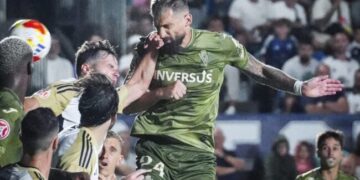 Del sueño al tropiezo: el Real Murcia cae en su debut liguero