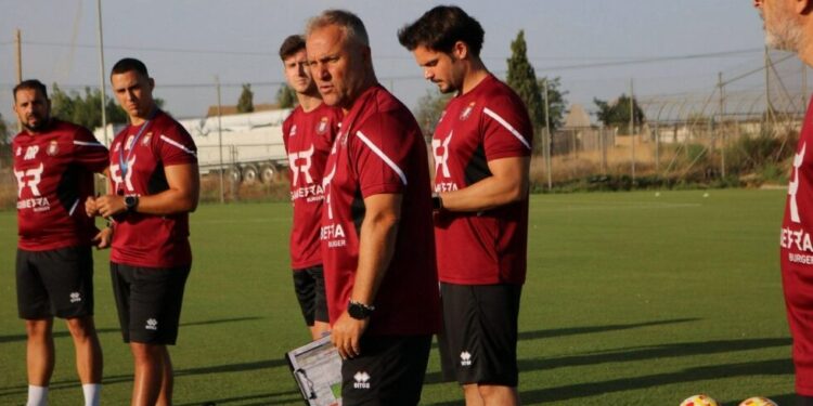 El Lorca Deportiva acalla los rumores sobre Sebas López