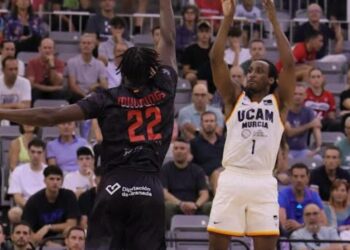 El UCAM Murcia cierra la pretemporada con victoria en Granada