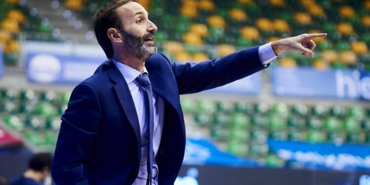 Sito Alonso amplía su contrato con el UCAM Murcia hasta 2028