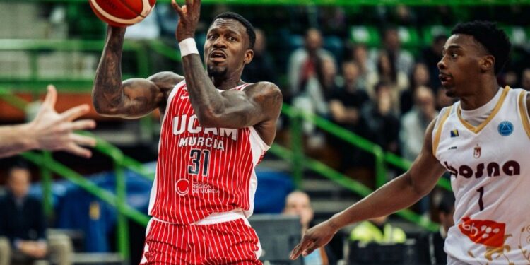 Dylan Ennis se toma un respiro de las redes