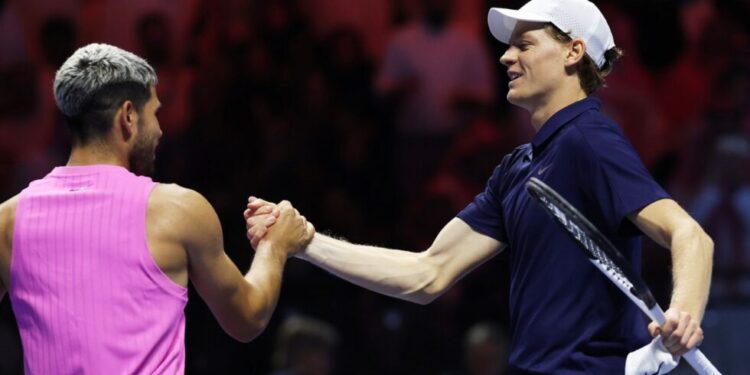 Alcaraz sucumbe ante Sinner en Arabia (6-2 / 6-4)