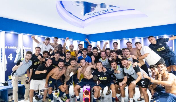 El UCAM Murcia CF se hace fuerte en La Condomina y prolonga su buen momento ante el Estepona