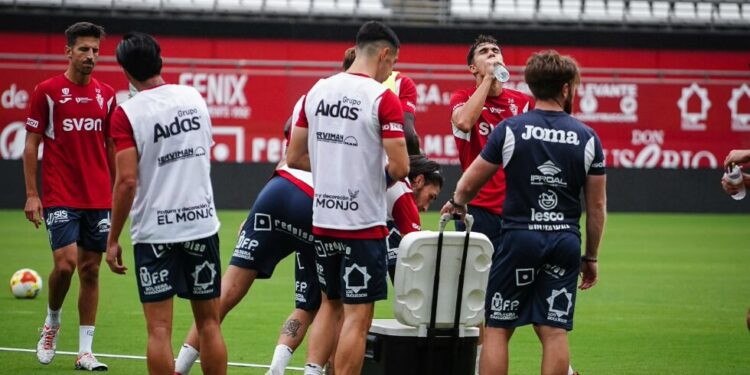 El Real Murcia busca una victoria balsámica ante el Sevilla Atlético