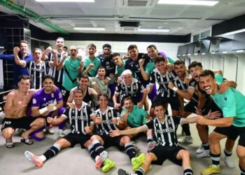 Festival del FC Cartagena para ponerse colíder (3-0)