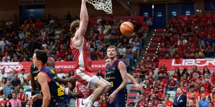 El UCAM Murcia barre a Andorra en su estreno liguero (95-64)