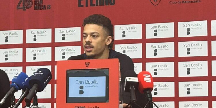 Alberto González da la cara: “Cuando llevas este escudo tienes que tener valor y personalidad para salir de esta situación cuanto antes”