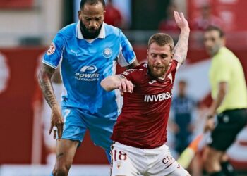 El Real Murcia vuelve a naufragar en su feudo