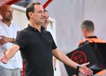 El Real Murcia «se encabezona» con Etxeberria