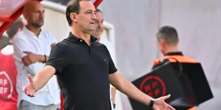 El Real Murcia «se encabezona» con Etxeberria