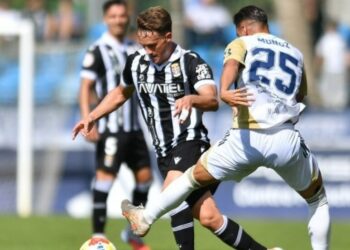 El Cartagena vuelve a toparse con un muro lejos del Cartagonova