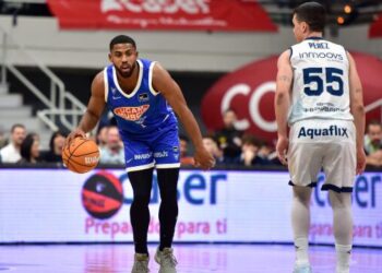 El trabajo atrás y el talento de DeJulius suma la 5ª victoria de UCAM (84-65)