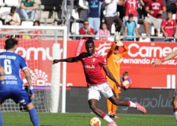 Un Real Murcia poco lúcido se atasca frente al Teruel (0-0)
