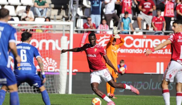 Un Real Murcia poco lúcido se atasca frente al Teruel (0-0)