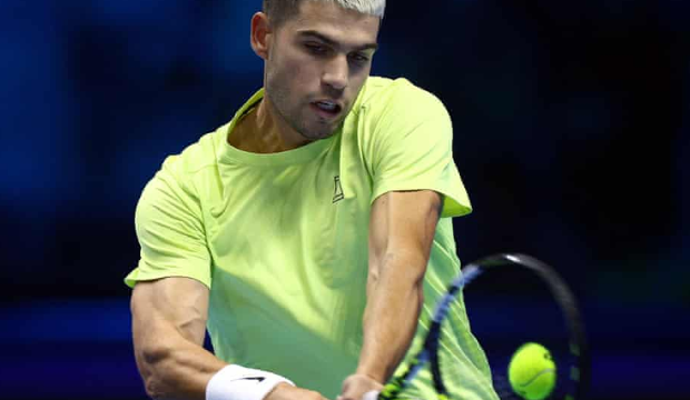 Alcaraz arranca las Finals con autoridad ante De Miñaur (7-6, 6-2)