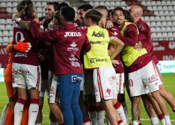El Real Murcia busca reencontrarse con la victoria ante el Betis Deportivo