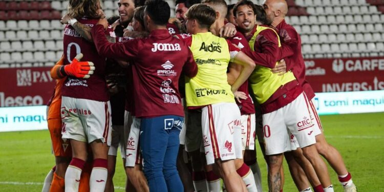 El Real Murcia busca reencontrarse con la victoria ante el Betis Deportivo