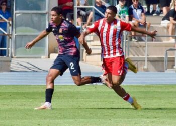 El Águilas defiende su liderato ante un histórico Recreativo de Huelva