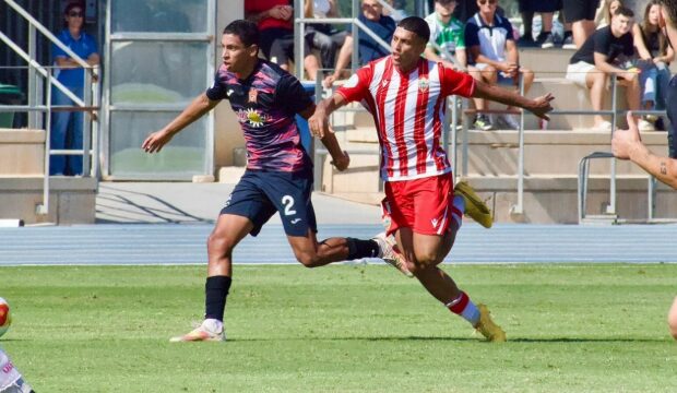 El Águilas defiende su liderato ante un histórico Recreativo de Huelva