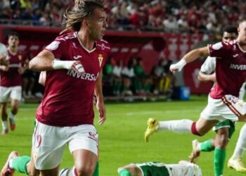 El Real Murcia pone a prueba su progreso en un duelo con aroma a revancha