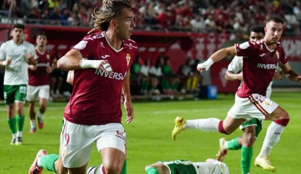 El Real Murcia pone a prueba su progreso en un duelo con aroma a revancha