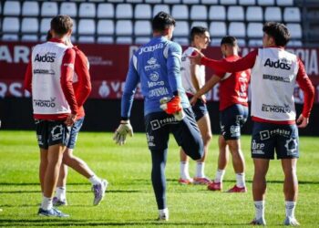 Real Murcia y Alcorcón miden fuerzas en un duelo clave por la zona alta