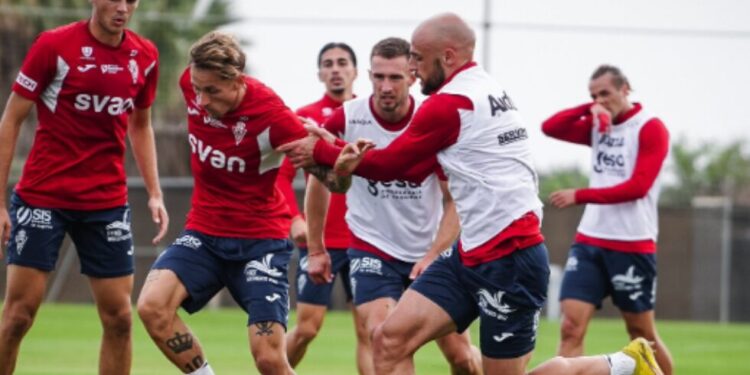 El Real Murcia busca alargar la buena racha frente al sorprendente Teruel