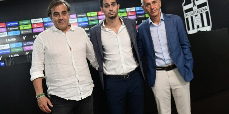 El FC Cartagena se convierte en «La Casa de los Líos»