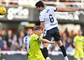 El Cartagena, a evitar los torpedos del ‘mini’ submarino amarillo