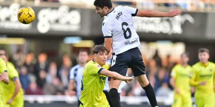 El Cartagena, a evitar los torpedos del ‘mini’ submarino amarillo