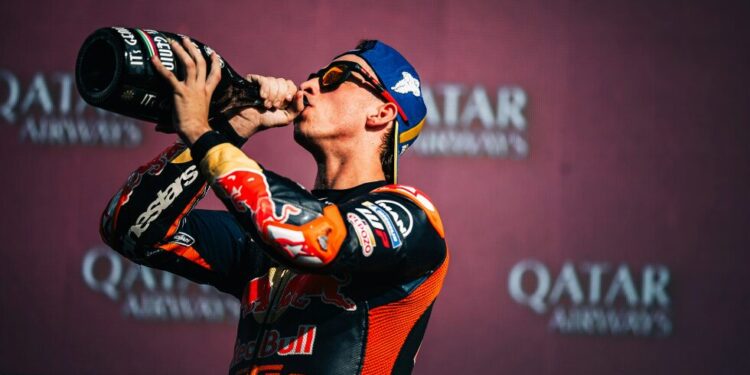 Pedro Acosta roza la gloria en Portimão