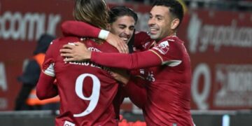 El Real Murcia firma un triunfo sólido ante el Europa (3-1)