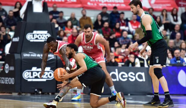 UCAM Murcia supera a Joventut y roza la Copa (80-77)